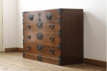 中古　岩谷堂箪笥　力強い杢目と黒々とした金具が魅力的な収納箪笥(和たんす、整理箪笥、チェスト、引き出し)(R-057759)