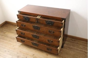 中古　岩谷堂箪笥　力強い杢目と黒々とした金具が魅力的な収納箪笥(和たんす、整理箪笥、チェスト、引き出し)(R-057759)