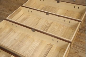 中古　岩谷堂箪笥　力強い杢目と黒々とした金具が魅力的な収納箪笥(和たんす、整理箪笥、チェスト、引き出し)(R-057759)