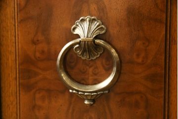 中古　美品　特注品　DREXEL HERITAGE(ドレクセルヘリテイジ)　希少デザイン!!両面使いカウンターテーブル(サイドボード、サイドキャビネット)(定価約115万円)(R-057763)