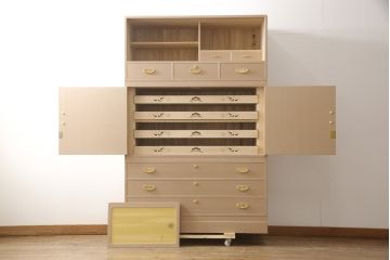 中古　和歌山　金色に輝く引き戸と透かしがアクセントの紀州総桐箪笥(定価約100万円)(並厚、桐たんす、着物箪笥、和タンス、引き出し)(R-057765)