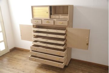 中古　和歌山　金色に輝く引き戸と透かしがアクセントの紀州総桐箪笥(定価約100万円)(並厚、桐たんす、着物箪笥、和タンス、引き出し)(R-057765)