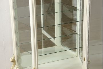 中古　イタリア高級家具　ロココ調　エレガントな佇まいが美しいキャビネット(ガラスケース、ショーケース、飾り棚)(R-057768)