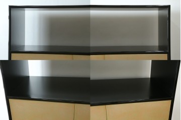 中古　伝統工芸品　香川漆器　伝統工芸士・小松庄一作　扇田真一作　かくし付き　桐材　色彩豊かな漆絵が優美な存在感を放つ衣装箪笥　定価約280万円　(R-057769)