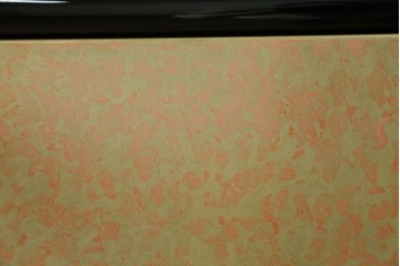 中古　伝統工芸品　香川漆器　伝統工芸士・小松庄一作　扇田真一作　かくし付き　桐材　色彩豊かな漆絵が優美な存在感を放つ衣装箪笥　定価約280万円　(R-057769)
