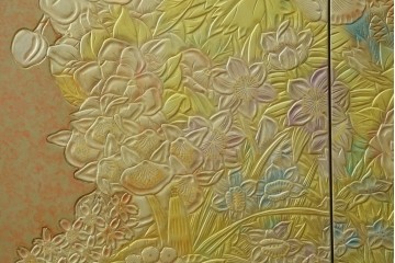 中古　伝統工芸品　香川漆器　伝統工芸士・小松庄一作　扇田真一作　かくし付き　桐材　色彩豊かな漆絵が優美な存在感を放つ衣装箪笥　定価約280万円　(R-057769)