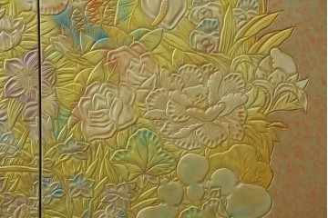 中古　伝統工芸品　香川漆器　伝統工芸士・小松庄一作　扇田真一作　かくし付き　桐材　色彩豊かな漆絵が優美な存在感を放つ衣装箪笥　定価約280万円　(R-057769)