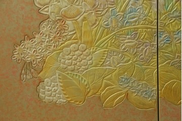 中古　伝統工芸品　香川漆器　伝統工芸士・小松庄一作　扇田真一作　かくし付き　桐材　色彩豊かな漆絵が優美な存在感を放つ衣装箪笥　定価約280万円　(R-057769)