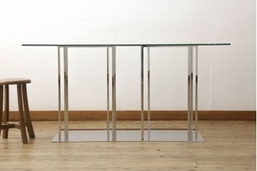 中古　美品　モデルルーム展示品　海外製　ガラス天板　スタイリッシュな空間づくりにおすすめのダイニングテーブル(4人掛け、食卓、ガラステーブル)(R-057770)