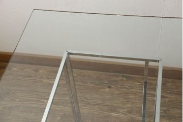 中古　美品　モデルルーム展示品　海外製　ガラス天板　スタイリッシュな空間づくりにおすすめのダイニングテーブル(4人掛け、食卓、ガラステーブル)(R-057770)