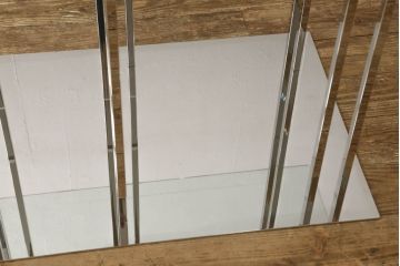 中古　美品　モデルルーム展示品　海外製　ガラス天板　スタイリッシュな空間づくりにおすすめのダイニングテーブル(4人掛け、食卓、ガラステーブル)(R-057770)