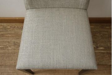 中古　超美品　Cassina(カッシーナ)　シンプルかつスタイリッシュなデザインで合わせやすいラインチェア(1脚定価 約7万円)(ダイニングチェア、イス、椅子)(R-057772)