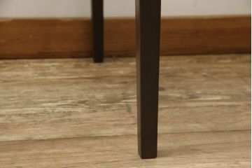 中古　超美品　Cassina(カッシーナ)　シンプルかつスタイリッシュなデザインで合わせやすいラインチェア(1脚定価 約7万円)(ダイニングチェア、イス、椅子)(R-057772)