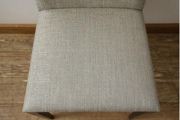 中古　超美品　Cassina(カッシーナ)　シンプルかつスタイリッシュなデザインで合わせやすいラインチェア(1脚定価 約7万円)(ダイニングチェア、イス、椅子)(R-057773)