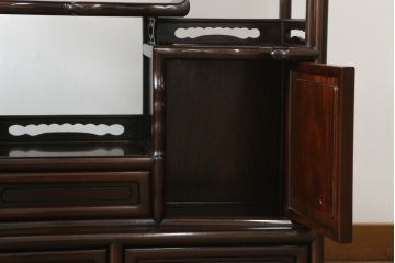 中古　民芸家具　花梨(カリン、唐木)　深みのある色合いが美しい飾り棚(戸棚、茶棚、違い棚)(R-057784)