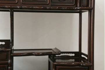 中古　民芸家具　花梨(カリン、唐木)　深みのある色合いが美しい飾り棚(戸棚、茶棚、違い棚)(R-057784)