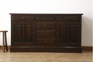 中古　北海道民芸家具　天板付きリメイク　木のあたたかみを感じるサイドボード(収納棚、リビングボード、キャビネット)(R-057788)