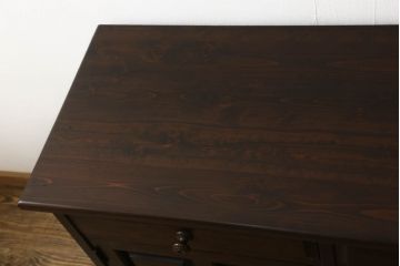 中古　北海道民芸家具　天板付きリメイク　木のあたたかみを感じるサイドボード(収納棚、リビングボード、キャビネット)(R-057788)