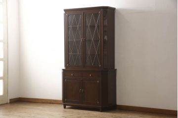 中古　神戸洋家具　メープル不二屋　クラシカルで品のある佇まいが美しいキャビネット(定価約54万円)(飾り棚、食器棚、戸棚、収納棚)(R-057789)