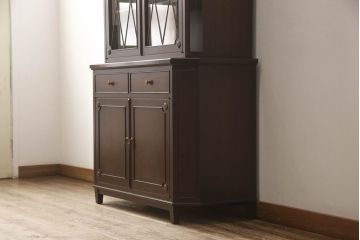 中古　神戸洋家具　メープル不二屋　クラシカルで品のある佇まいが美しいキャビネット(定価約54万円)(飾り棚、食器棚、戸棚、収納棚)(R-057789)