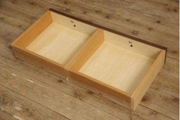 中古　神戸洋家具　メープル不二屋　クラシカルで品のある佇まいが美しいキャビネット(定価約54万円)(飾り棚、食器棚、戸棚、収納棚)(R-057789)