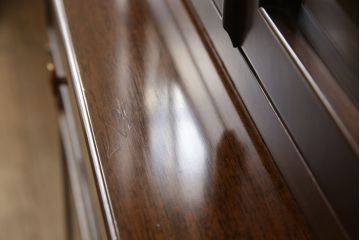 中古　神戸洋家具　メープル不二屋　クラシカルで品のある佇まいが美しいキャビネット(定価約54万円)(飾り棚、食器棚、戸棚、収納棚)(R-057789)
