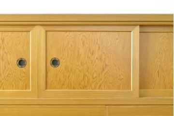 民芸家具　屋久杉の美しい杢目が目を引く大振りの衣装箪笥(定価約150万円)(衣装たんす、和タンス、着物箪笥、整理箪笥、キャビネット)(R-057791)