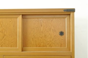 民芸家具　屋久杉の美しい杢目が目を引く大振りの衣装箪笥(定価約150万円)(衣装たんす、和タンス、着物箪笥、整理箪笥、キャビネット)(R-057791)