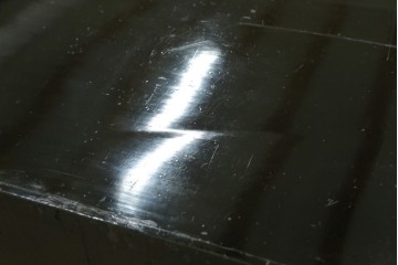 和製アンティーク　明治期から大正期　黒漆塗り　サイズ感が丁度いいシンプルな金具の時代箪笥 (R-057792)