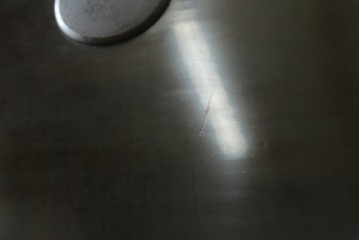 和製アンティーク　明治期から大正期　黒漆塗り　サイズ感が丁度いいシンプルな金具の時代箪笥 (R-057792)