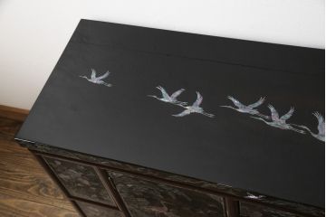 中古　高級品　韓国民芸家具　圧巻!　繊細な螺鈿(ラデン)細工が美しく描かれたサイドボード(定価約160万円)(収納棚、戸棚、リビングボード)(R-057800)