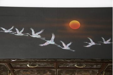 中古　高級品　韓国民芸家具　圧巻!　繊細な螺鈿(ラデン)細工が美しく描かれたサイドボード(定価約160万円)(収納棚、戸棚、リビングボード)(R-057800)