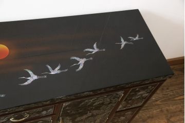 中古　高級品　韓国民芸家具　圧巻!　繊細な螺鈿(ラデン)細工が美しく描かれたサイドボード(定価約160万円)(収納棚、戸棚、リビングボード)(R-057800)