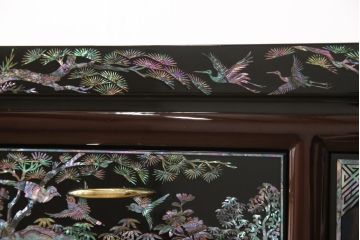 中古　高級品　韓国民芸家具　圧巻!　繊細な螺鈿(ラデン)細工が美しく描かれたサイドボード(定価約160万円)(収納棚、戸棚、リビングボード)(R-057800)
