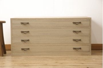 中古　美品　特注　会津松本(會津松本)　南部鉄器の取っ手が味わい深い雰囲気を醸し出す三つ重ね総桐箪笥・上段(着物たんす、桐タンス、衣装箪笥、チェスト)(R-057802)
