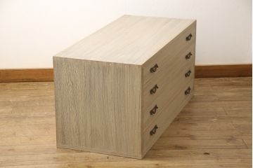 中古　美品　特注　会津松本(會津松本)　南部鉄器の取っ手が味わい深い雰囲気を醸し出す三つ重ね総桐箪笥・上段(着物たんす、桐タンス、衣装箪笥、チェスト)(R-057802)