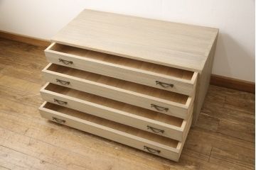 中古　美品　特注　会津松本(會津松本)　南部鉄器の取っ手が味わい深い雰囲気を醸し出す三つ重ね総桐箪笥・上段(着物たんす、桐タンス、衣装箪笥、チェスト)(R-057802)