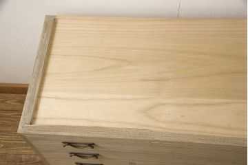 中古　美品　特注　会津松本(會津松本)　南部鉄器の取っ手が味わい深い雰囲気を醸し出す三つ重ね総桐箪笥・中段(着物たんす、桐タンス、衣装箪笥、チェスト)(R-057803)