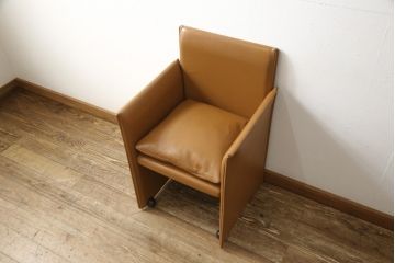 中古　Cassina(カッシーナ)　401 BREAK(ブレーク)　MARIO BELLINI(マリオベリーニ)　キャスター付きアームチェア(定価約46万円)(ダイニングチェア、一人掛けソファ、1P)(R-057805)