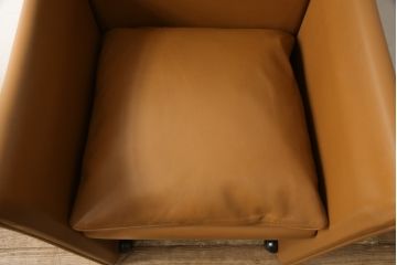 中古　Cassina(カッシーナ)　401 BREAK(ブレーク)　MARIO BELLINI(マリオベリーニ)　キャスター付きアームチェア(定価約46万円)(ダイニングチェア、一人掛けソファ、1P)(R-057805)