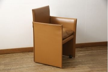 中古　Cassina(カッシーナ)　401 BREAK(ブレーク)　MARIO BELLINI(マリオベリーニ)　キャスター付きアームチェア(定価約46万円)(ダイニングチェア、一人掛けソファ、1P)(R-057806)