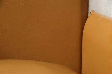 中古　Cassina(カッシーナ)　401 BREAK(ブレーク)　MARIO BELLINI(マリオベリーニ)　キャスター付きアームチェア(定価約46万円)(ダイニングチェア、一人掛けソファ、1P)(R-057806)