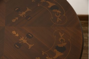 中古　イタリア輸入家具　気品あふれる上質な空間を演出する象嵌入りラウンドダイニングテーブル(ラウンドテーブル、丸テーブル)(R-057813)