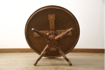 中古　イタリア輸入家具　気品あふれる上質な空間を演出する象嵌入りラウンドダイニングテーブル(ラウンドテーブル、丸テーブル)(R-057813)