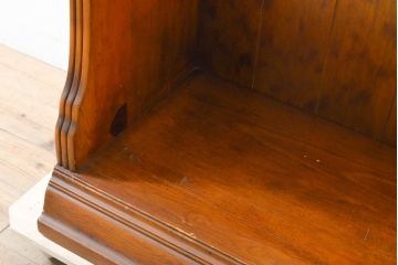 中古　バロッサバレンティ(VARO,S.A. VALENTI)　クラシカルな佇まいが魅力的なシェルフ(飾り棚、本棚、ラック、収納棚)(R-057815)