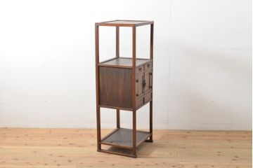 アジアビンテージ　アンティーク調　李朝デザイン　落ち着きのある雰囲気の中にも個性が光る朝鮮棚(飾り棚、茶棚、収納棚、引き出し、ヴィンテージ)(R-057816)