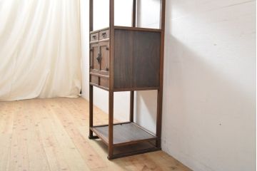 アジアビンテージ　アンティーク調　李朝デザイン　落ち着きのある雰囲気の中にも個性が光る朝鮮棚(飾り棚、茶棚、収納棚、引き出し、ヴィンテージ)(R-057816)