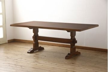 中古　美品　バロッサバレンティ(VARO,S.A. VALENTI)　しっかりとした脚のつくりが魅力的なダイニングテーブル(4人掛け、6人掛け)(定価約105万円)(R-057819)