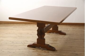 中古　美品　バロッサバレンティ(VARO,S.A. VALENTI)　しっかりとした脚のつくりが魅力的なダイニングテーブル(4人掛け、6人掛け)(定価約105万円)(R-057819)