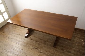 中古　美品　バロッサバレンティ(VARO,S.A. VALENTI)　しっかりとした脚のつくりが魅力的なダイニングテーブル(4人掛け、6人掛け)(定価約105万円)(R-057819)